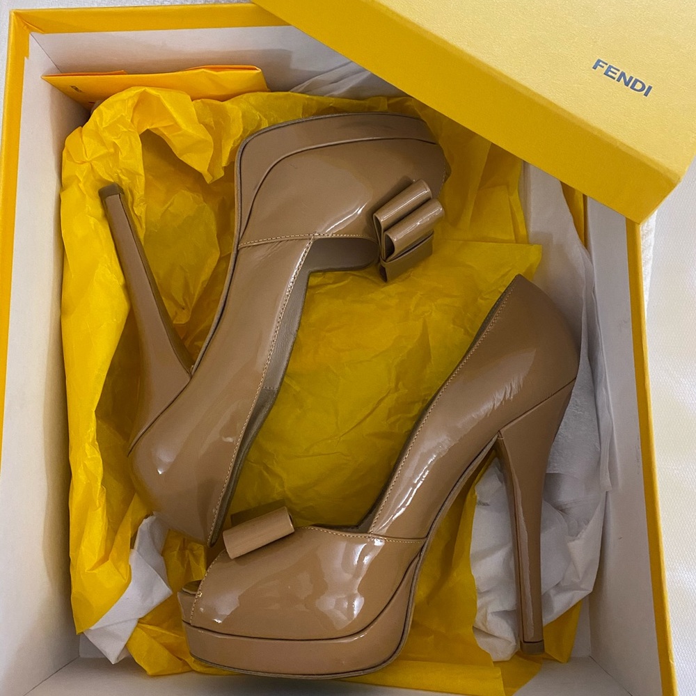 FENDI Patent Leather Bow Pumps